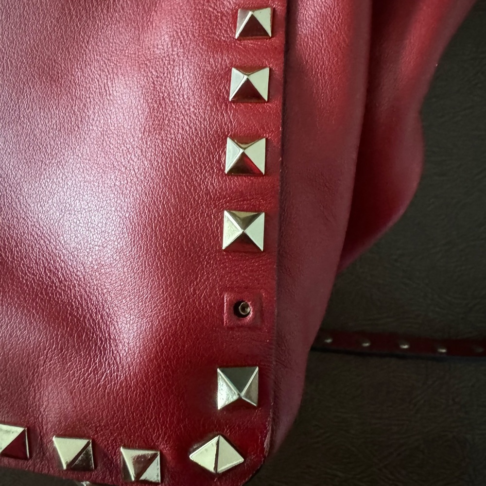Valentino Garavani Rockstud Logo Leather Tote-Red - Picture 10 of 10